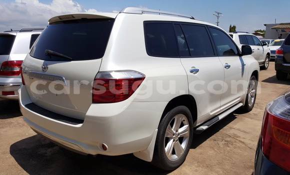 Acheter Occasion Voiture Toyota Highlander Blanc à Ouagadougou, Burkina-Faso