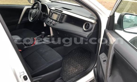 Acheter Occasion Voiture Toyota RAV4 Blanc à Ouagadougou, Burkina-Faso Acheter Occasion Voiture Toyota RAV4 Blanc à Ouagadougou, Burkina-Faso