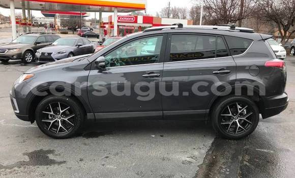 Acheter Occasion Voiture Toyota RAV4 Blanc à Ouagadougou, Burkina-Faso Acheter Occasion Voiture Toyota RAV4 Blanc à Ouagadougou, Burkina-Faso