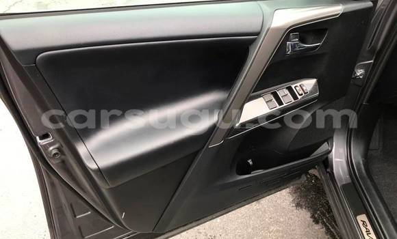 Acheter Occasion Voiture Toyota RAV4 Blanc à Ouagadougou, Burkina-Faso Acheter Occasion Voiture Toyota RAV4 Blanc à Ouagadougou, Burkina-Faso