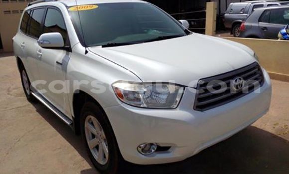 Acheter Occasion Voiture Toyota Highlander Blanc à Ouagadougou, Burkina-Faso Acheter Occasion Voiture Toyota Highlander Blanc à Ouagadougou, Burkina-Faso