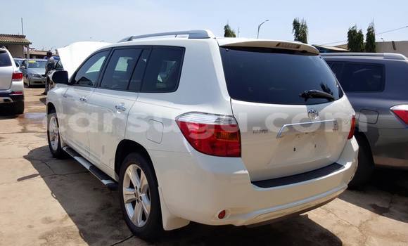 Acheter Occasion Voiture Toyota Highlander Blanc à Ouagadougou, Burkina-Faso Acheter Occasion Voiture Toyota Highlander Blanc à Ouagadougou, Burkina-Faso