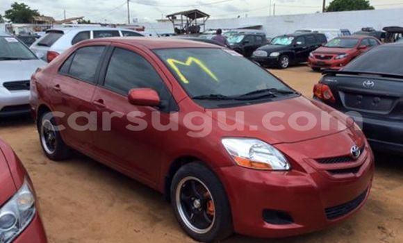 Acheter Occasion Voiture Toyota Yaris Rouge à Ouagadougou au Burkina-Faso Acheter Occasion Voiture Toyota Yaris Rouge à Ouagadougou au Burkina-Faso