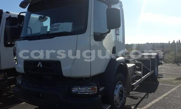 Sayi Sabo Renault Trafic White Babbar mota in Ouagadougou a Burkina Faso Sayi Sabo Renault Trafic White Babbar mota in Ouagadougou a Burkina Faso