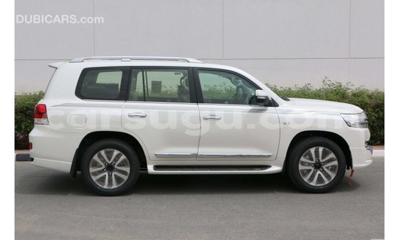 Sayi Imported Toyota Land Cruiser White Mota in Import - Dubai a Burkina Faso Sayi Imported Toyota Land Cruiser White Mota in Import - Dubai a Burkina Faso
