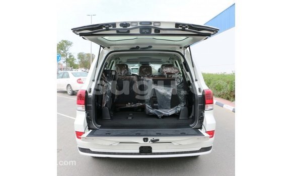 Sayi Imported Toyota Land Cruiser White Mota in Import - Dubai a Burkina Faso Sayi Imported Toyota Land Cruiser White Mota in Import - Dubai a Burkina Faso