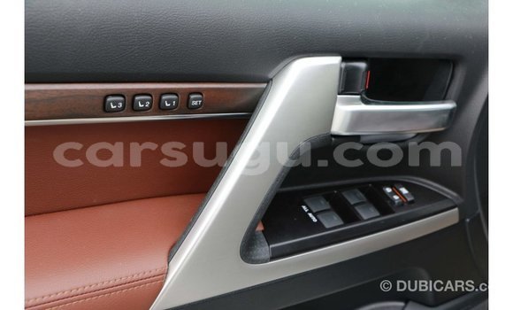 Sayi Imported Toyota Land Cruiser White Mota in Import - Dubai a Burkina Faso Sayi Imported Toyota Land Cruiser White Mota in Import - Dubai a Burkina Faso