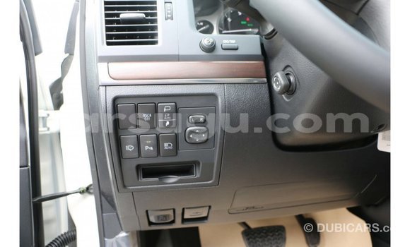 Sayi Imported Toyota Land Cruiser White Mota in Import - Dubai a Burkina Faso Sayi Imported Toyota Land Cruiser White Mota in Import - Dubai a Burkina Faso