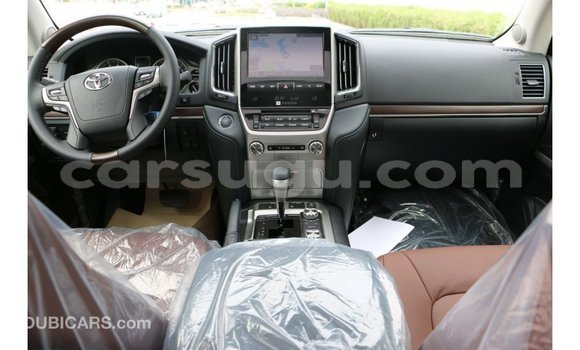 Sayi Imported Toyota Land Cruiser White Mota in Import - Dubai a Burkina Faso Sayi Imported Toyota Land Cruiser White Mota in Import - Dubai a Burkina Faso