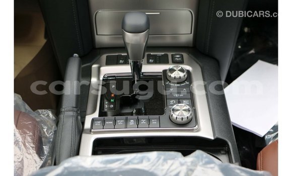 Sayi Imported Toyota Land Cruiser White Mota in Import - Dubai a Burkina Faso Sayi Imported Toyota Land Cruiser White Mota in Import - Dubai a Burkina Faso