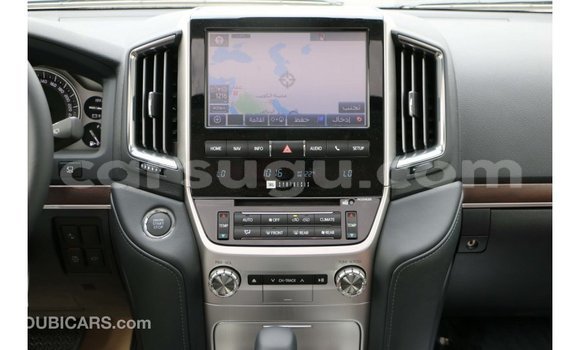 Sayi Imported Toyota Land Cruiser White Mota in Import - Dubai a Burkina Faso Sayi Imported Toyota Land Cruiser White Mota in Import - Dubai a Burkina Faso