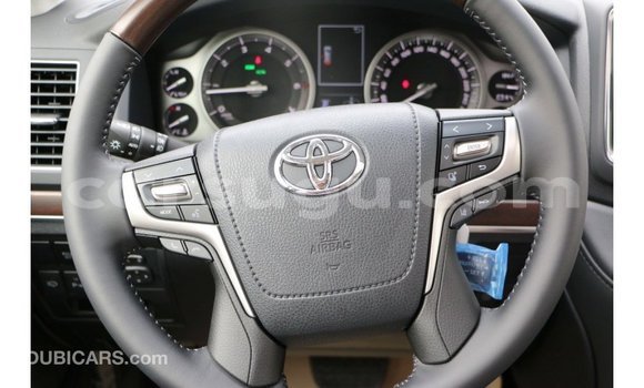 Sayi Imported Toyota Land Cruiser White Mota in Import - Dubai a Burkina Faso Sayi Imported Toyota Land Cruiser White Mota in Import - Dubai a Burkina Faso