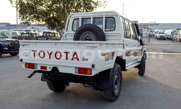 Buy Import Toyota Land Cruiser White Car in Import - Dubai in Burkina Faso Buy Import Toyota Land Cruiser White Car in Import - Dubai in Burkina Faso