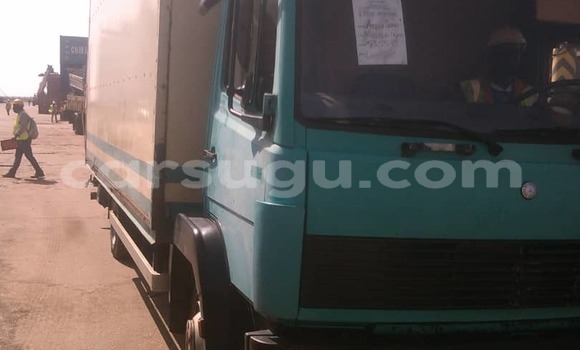 Acheter Occasion Utilitaire Mercedes‒Benz 814 Bleu à Ouagadougou, Burkina-Faso