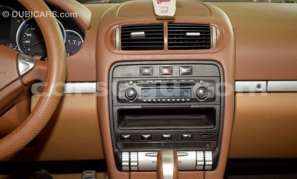 Acheter Import Voiture Porsche Cayenne Vert à Import - Dubai, Burkina-Faso Acheter Import Voiture Porsche Cayenne Vert à Import - Dubai, Burkina-Faso