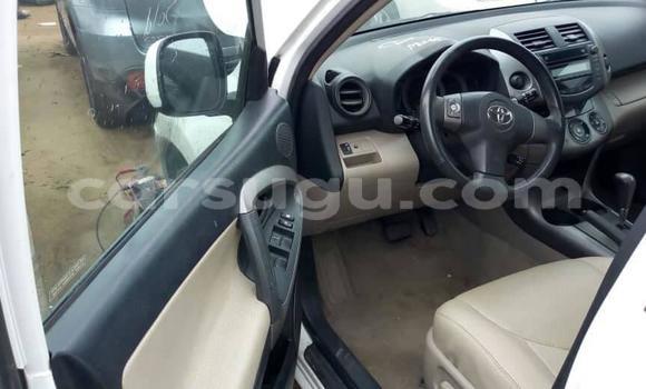 Acheter Occasion Voiture Toyota RAV4 Blanc à Ouagadougou, Burkina-Faso Acheter Occasion Voiture Toyota RAV4 Blanc à Ouagadougou, Burkina-Faso