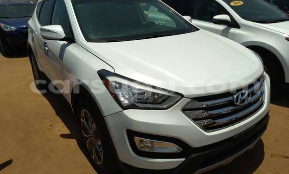 Acheter Occasion Voiture Hyundai Santa Fe Blanc à Ouagadougou, Burkina-Faso Acheter Occasion Voiture Hyundai Santa Fe Blanc à Ouagadougou, Burkina-Faso