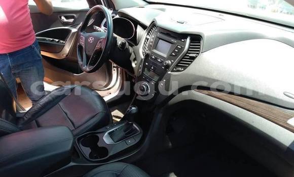 Acheter Occasion Voiture Hyundai Santa Fe Blanc à Ouagadougou, Burkina-Faso Acheter Occasion Voiture Hyundai Santa Fe Blanc à Ouagadougou, Burkina-Faso