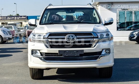 Acheter Import Voiture Toyota Land Cruiser Blanc à Import - Dubai, Burkina-Faso Acheter Import Voiture Toyota Land Cruiser Blanc à Import - Dubai, Burkina-Faso
