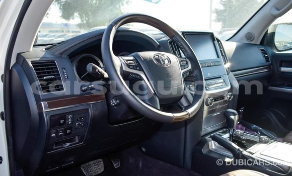 Acheter Import Voiture Toyota Land Cruiser Blanc à Import - Dubai, Burkina-Faso Acheter Import Voiture Toyota Land Cruiser Blanc à Import - Dubai, Burkina-Faso