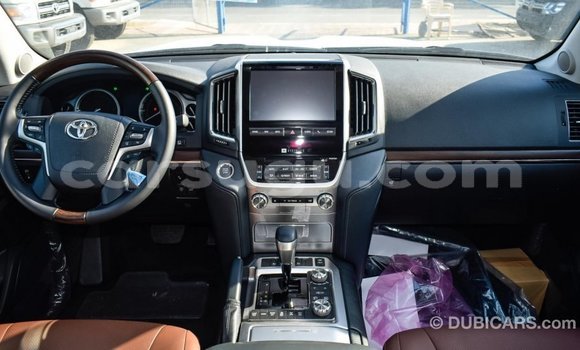 Acheter Import Voiture Toyota Land Cruiser Blanc à Import - Dubai, Burkina-Faso Acheter Import Voiture Toyota Land Cruiser Blanc à Import - Dubai, Burkina-Faso