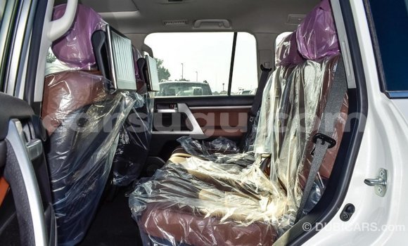 Acheter Import Voiture Toyota Land Cruiser Blanc à Import - Dubai, Burkina-Faso Acheter Import Voiture Toyota Land Cruiser Blanc à Import - Dubai, Burkina-Faso