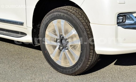 Acheter Import Voiture Toyota Land Cruiser Blanc à Import - Dubai, Burkina-Faso Acheter Import Voiture Toyota Land Cruiser Blanc à Import - Dubai, Burkina-Faso