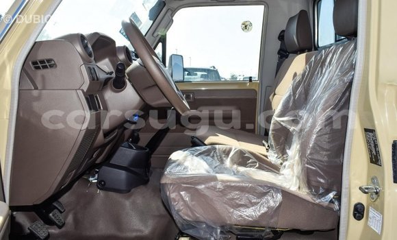 Acheter Import Voiture Toyota Land Cruiser Beige à Import - Dubai, Burkina-Faso Acheter Import Voiture Toyota Land Cruiser Beige à Import - Dubai, Burkina-Faso