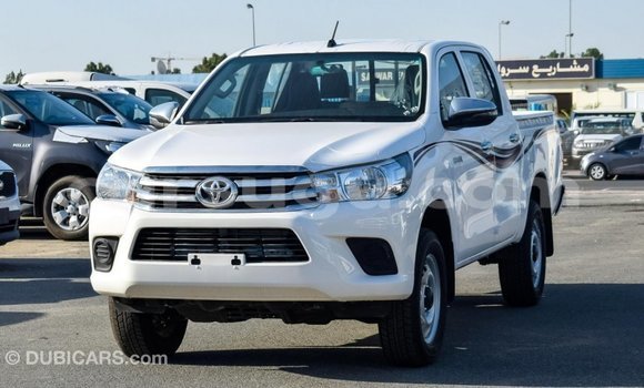 Acheter Import Voiture Toyota Hilux Blanc à Import - Dubai, Burkina-Faso Acheter Import Voiture Toyota Hilux Blanc à Import - Dubai, Burkina-Faso