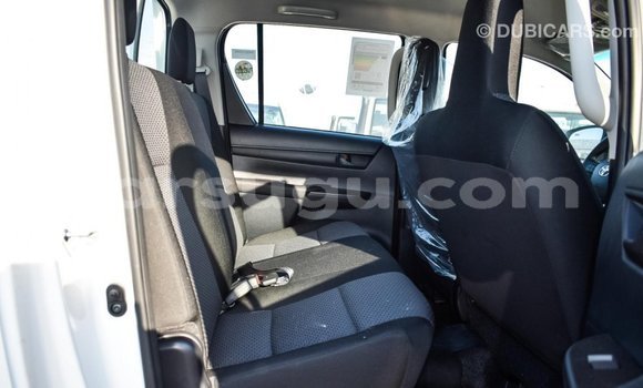 Acheter Import Voiture Toyota Hilux Blanc à Import - Dubai, Burkina-Faso Acheter Import Voiture Toyota Hilux Blanc à Import - Dubai, Burkina-Faso