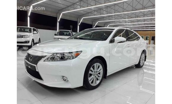 Acheter Import Voiture Lexus ES Blanc à Import - Dubai, Burkina-Faso Acheter Import Voiture Lexus ES Blanc à Import - Dubai, Burkina-Faso