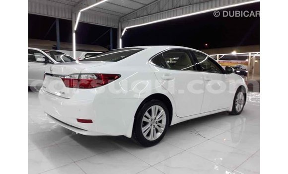 Acheter Import Voiture Lexus ES Blanc à Import - Dubai, Burkina-Faso Acheter Import Voiture Lexus ES Blanc à Import - Dubai, Burkina-Faso