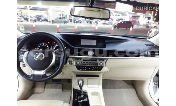 Acheter Import Voiture Lexus ES Blanc à Import - Dubai, Burkina-Faso Acheter Import Voiture Lexus ES Blanc à Import - Dubai, Burkina-Faso