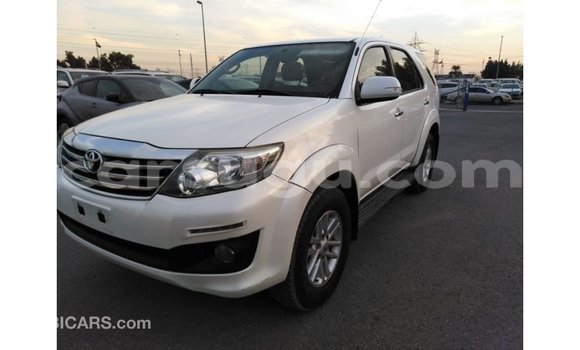 Acheter Import Voiture Toyota Fortuner Blanc à Import - Dubai, Burkina-Faso Acheter Import Voiture Toyota Fortuner Blanc à Import - Dubai, Burkina-Faso