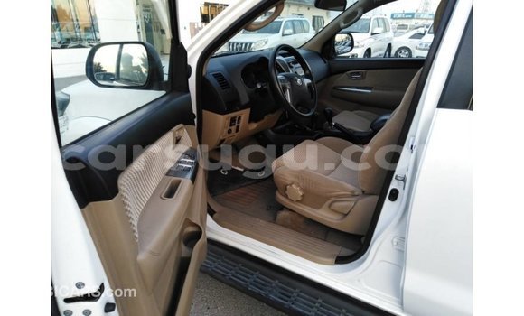 Acheter Import Voiture Toyota Fortuner Blanc à Import - Dubai, Burkina-Faso Acheter Import Voiture Toyota Fortuner Blanc à Import - Dubai, Burkina-Faso