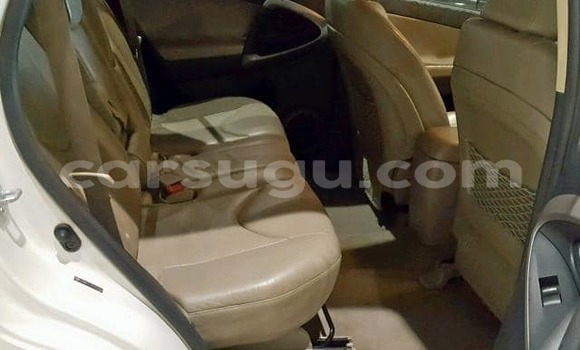 Acheter Occasion Voiture Toyota RAV4 Blanc à Ouagadougou, Burkina-Faso Acheter Occasion Voiture Toyota RAV4 Blanc à Ouagadougou, Burkina-Faso