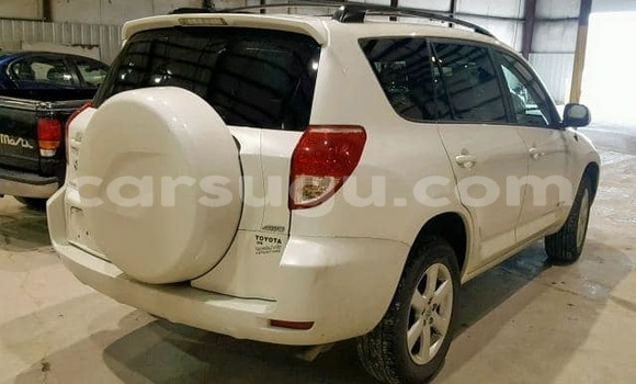 Acheter Occasion Voiture Toyota RAV4 Blanc à Ouagadougou, Burkina-Faso Acheter Occasion Voiture Toyota RAV4 Blanc à Ouagadougou, Burkina-Faso