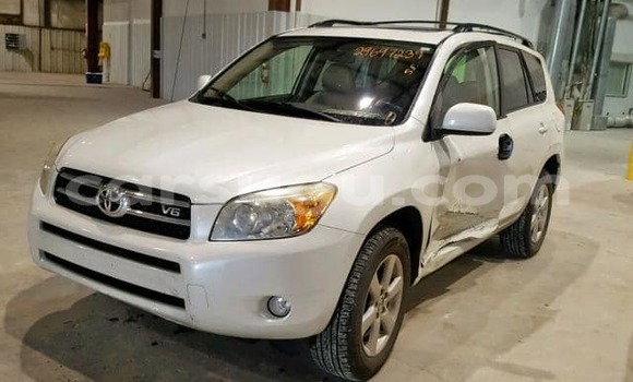Acheter Occasion Voiture Toyota RAV4 Blanc à Ouagadougou, Burkina-Faso Acheter Occasion Voiture Toyota RAV4 Blanc à Ouagadougou, Burkina-Faso