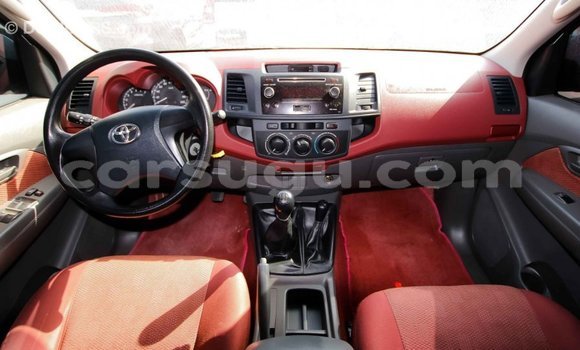 Sayi Imported Toyota Hilux Red Mota in Import - Dubai a Burkina Faso Sayi Imported Toyota Hilux Red Mota in Import - Dubai a Burkina Faso
