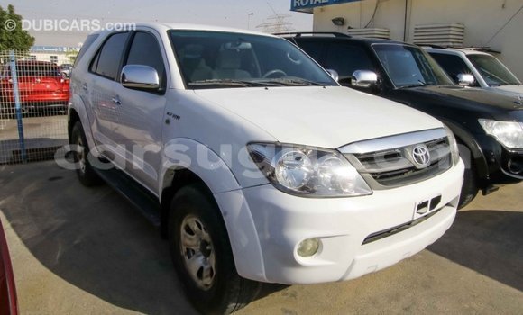Sayi Imported Toyota Fortuner White Mota in Import - Dubai a Burkina Faso Sayi Imported Toyota Fortuner White Mota in Import - Dubai a Burkina Faso