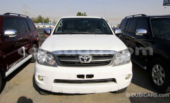 Sayi Imported Toyota Fortuner White Mota in Import - Dubai a Burkina Faso Sayi Imported Toyota Fortuner White Mota in Import - Dubai a Burkina Faso