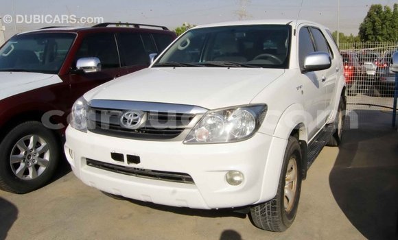 Sayi Imported Toyota Fortuner White Mota in Import - Dubai a Burkina Faso Sayi Imported Toyota Fortuner White Mota in Import - Dubai a Burkina Faso