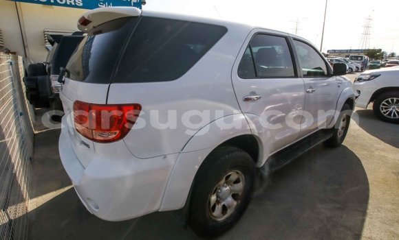Sayi Imported Toyota Fortuner White Mota in Import - Dubai a Burkina Faso Sayi Imported Toyota Fortuner White Mota in Import - Dubai a Burkina Faso