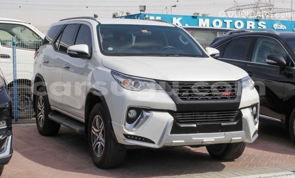 Sayi Imported Toyota Fortuner White Mota in Import - Dubai a Burkina Faso Sayi Imported Toyota Fortuner White Mota in Import - Dubai a Burkina Faso