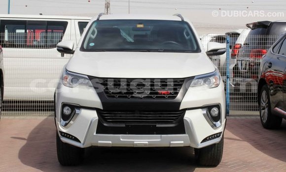 Sayi Imported Toyota Fortuner White Mota in Import - Dubai a Burkina Faso Sayi Imported Toyota Fortuner White Mota in Import - Dubai a Burkina Faso