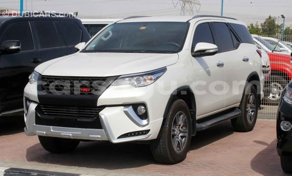 Sayi Imported Toyota Fortuner White Mota in Import - Dubai a Burkina Faso Sayi Imported Toyota Fortuner White Mota in Import - Dubai a Burkina Faso