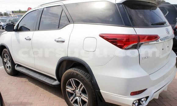 Sayi Imported Toyota Fortuner White Mota in Import - Dubai a Burkina Faso Sayi Imported Toyota Fortuner White Mota in Import - Dubai a Burkina Faso