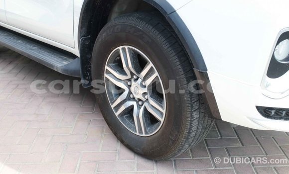 Sayi Imported Toyota Fortuner White Mota in Import - Dubai a Burkina Faso Sayi Imported Toyota Fortuner White Mota in Import - Dubai a Burkina Faso