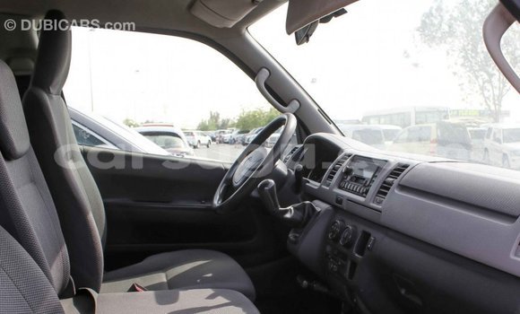 Sayi Imported Toyota Hiace White Mota in Import - Dubai a Burkina Faso Sayi Imported Toyota Hiace White Mota in Import - Dubai a Burkina Faso