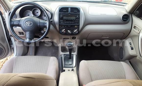 Acheter Neuf Voiture Toyota RAV4 Blanc à Ouagadougou, Burkina-Faso Acheter Neuf Voiture Toyota RAV4 Blanc à Ouagadougou, Burkina-Faso